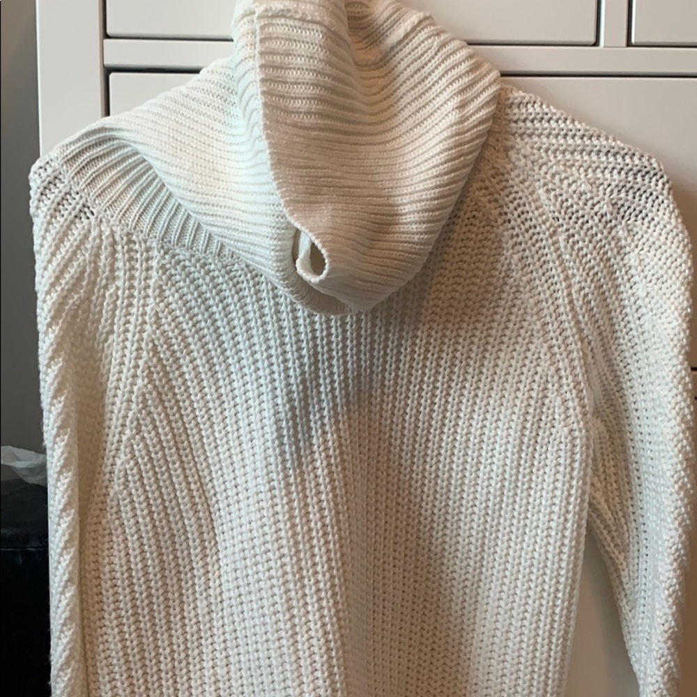 KNIT TURTLE NECK